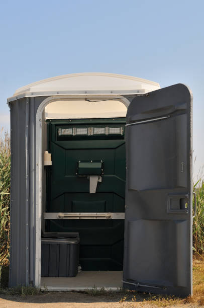 Porta potty delivery and setup in Clute, TX